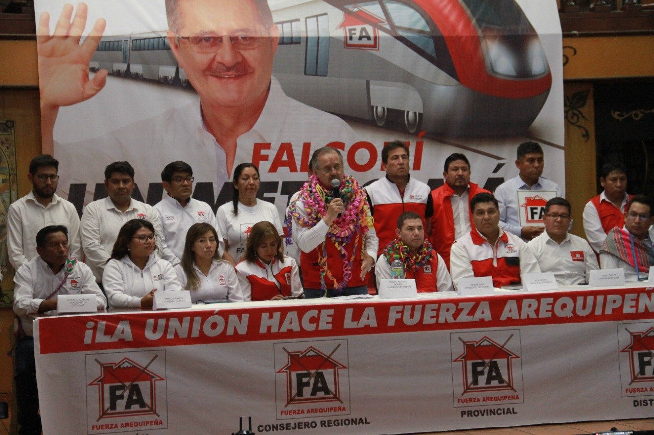 Candidatos de Fuerza Arequipeña proponen tren y reestructurar el SIT