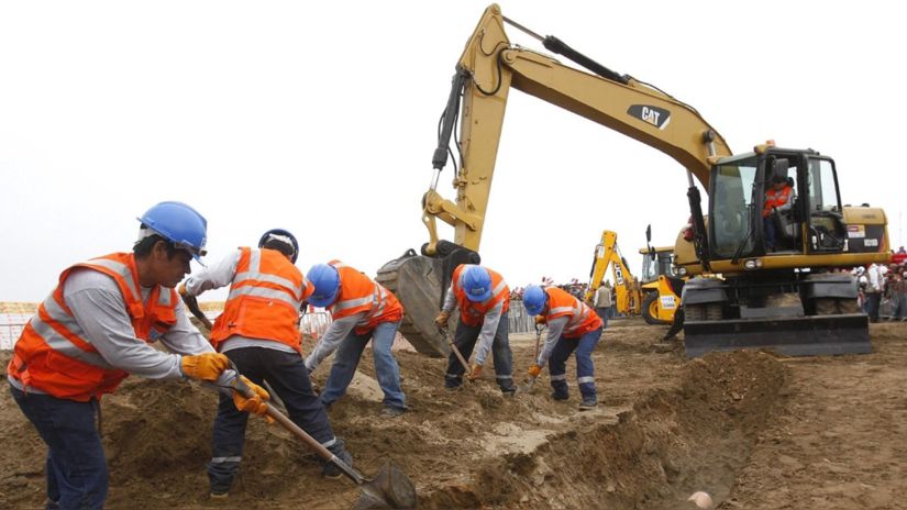 Contraloría advierte paralización de más de 2,000 obras en todo el país