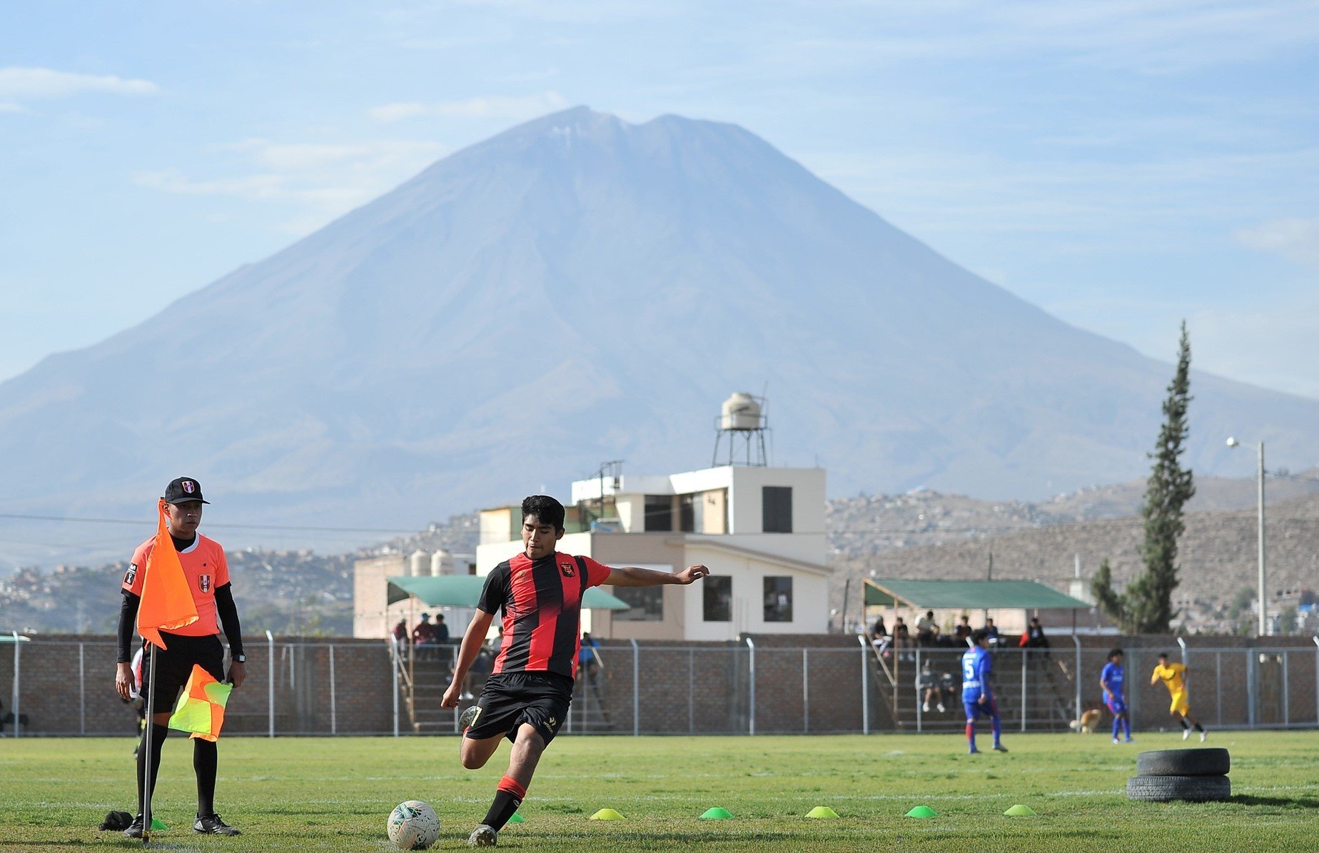 MELGAR TENDRÁ CANCHAS EN DISTRITO DE MOLLEBAYA