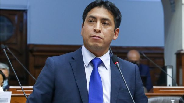 Denunciar de oficio a Freddy Díaz por acusación de violación