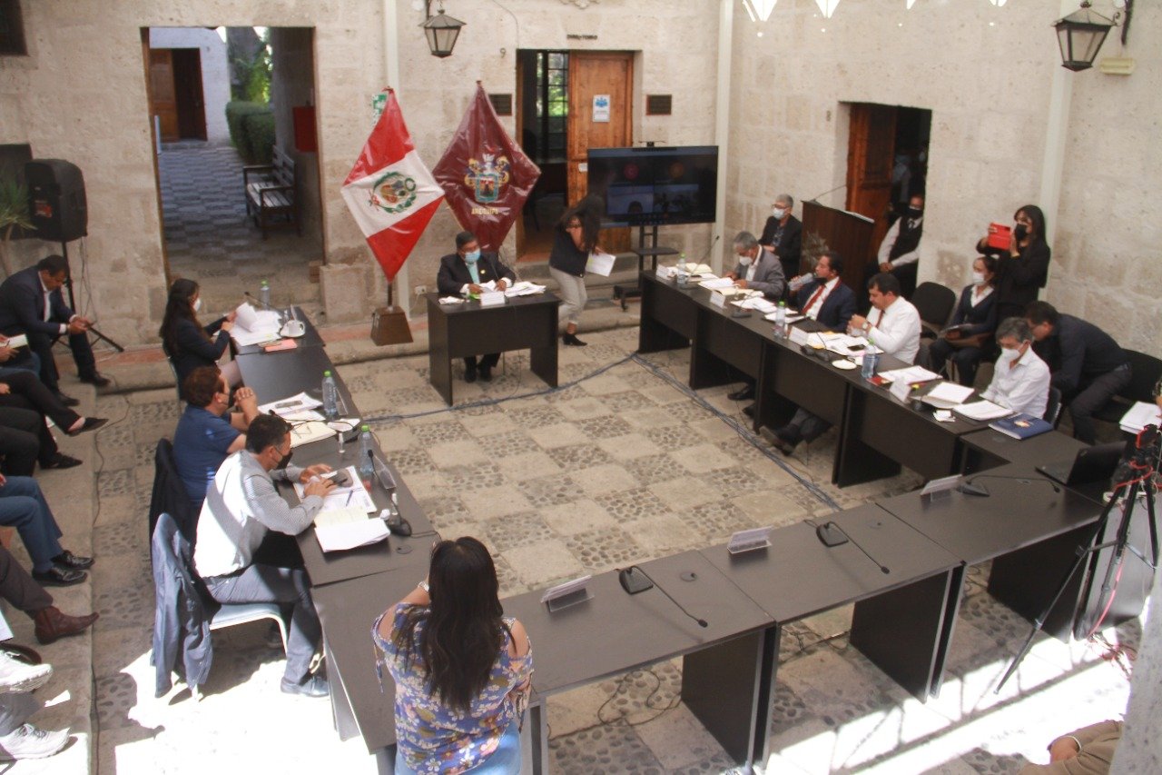 Diez candidatos con sentencias postulan al Consejo Regional