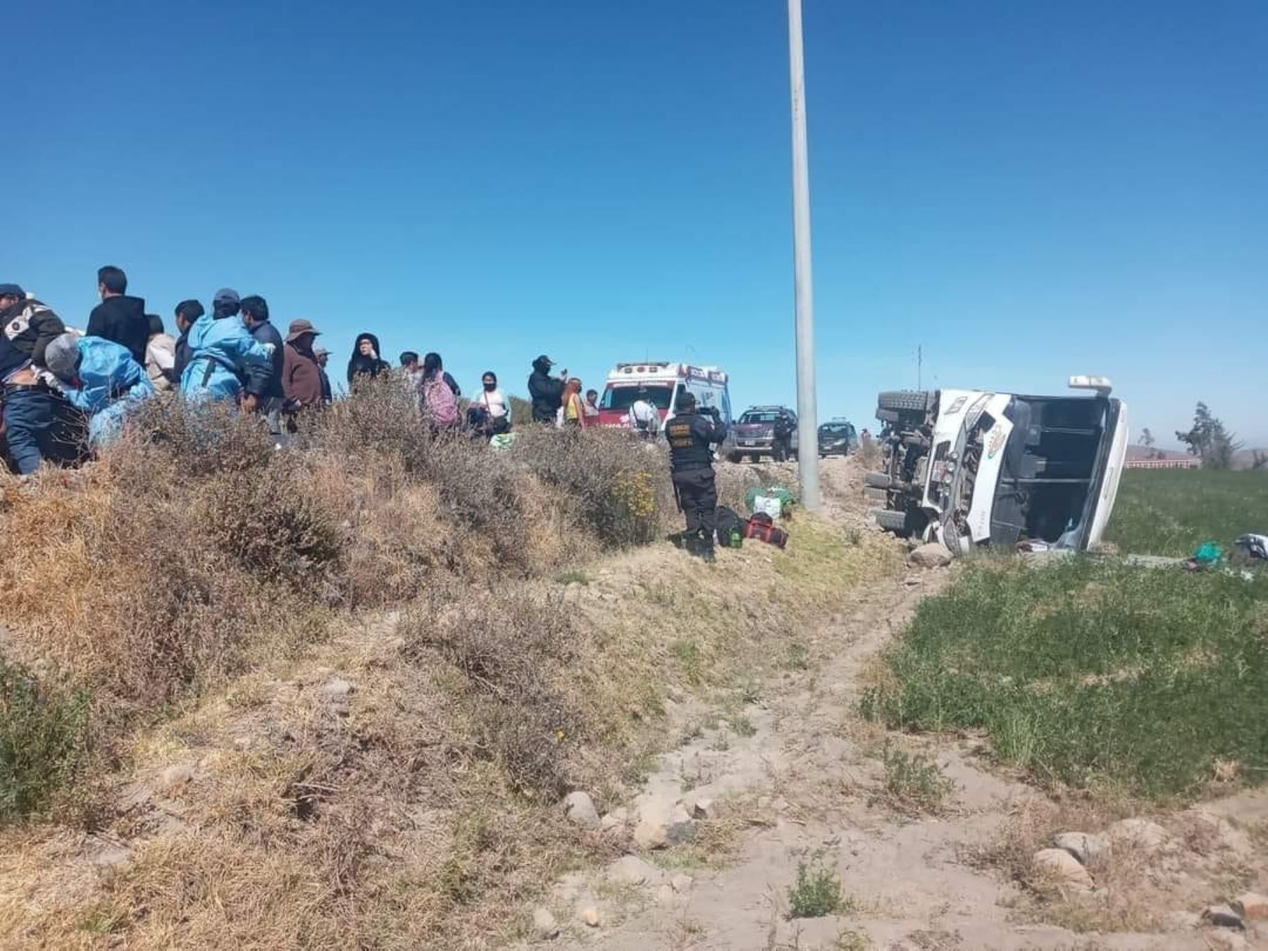 Despiste de bus interprovincial en Chiguata deja diez heridos