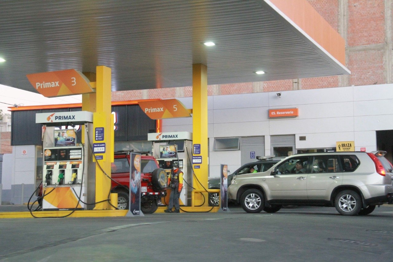 Combustibles seguirán bajando y es consecuencia de precios internacionales