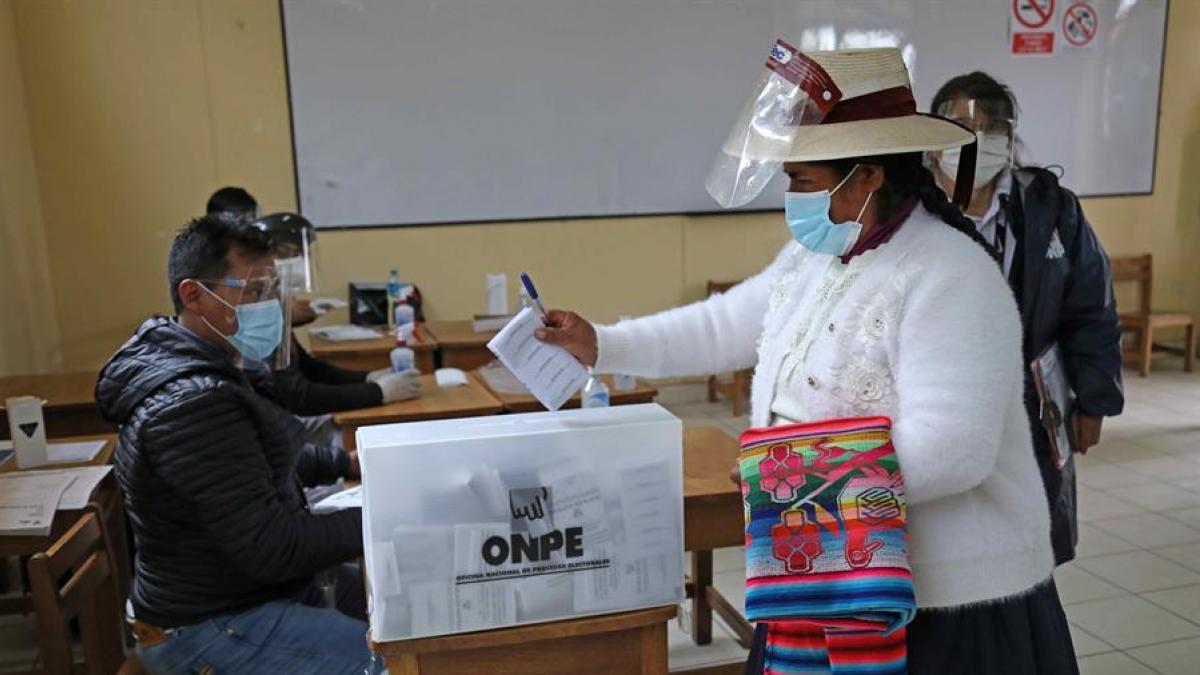 Candidatos intensifican campaña a tres semanas de las elecciones