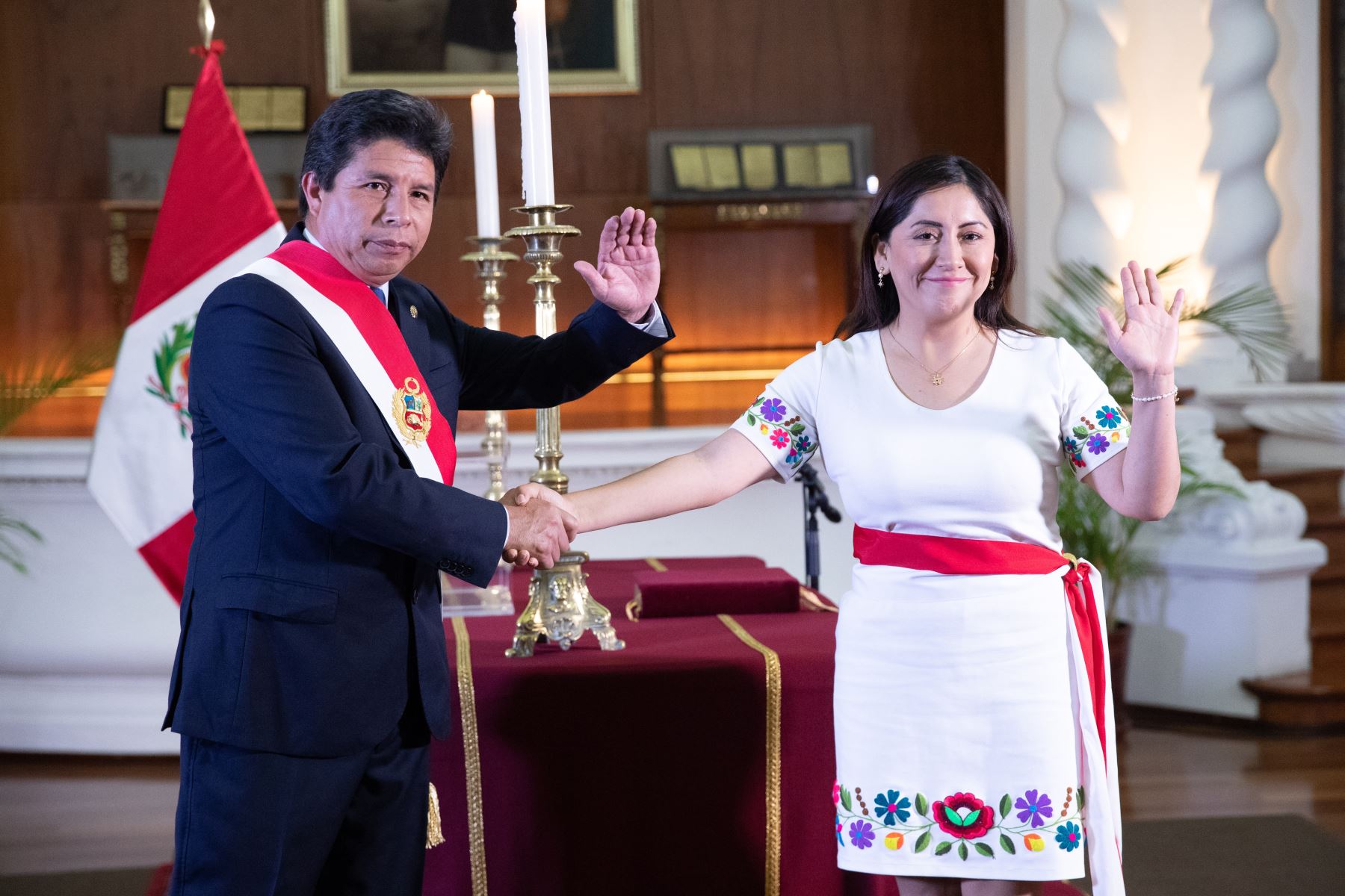 Castillo tomó juramento a Kelly Portalatino como ministra de Salud