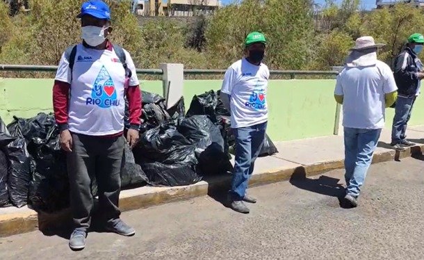 Retiran 2 toneladas de basura en río Chili