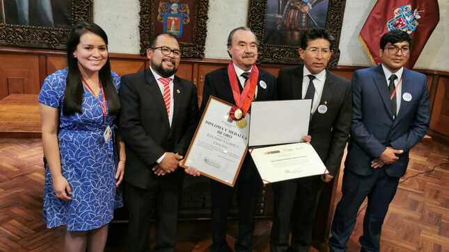 Reconocen a gestor cultural Eduardo Ugarte y Chocano