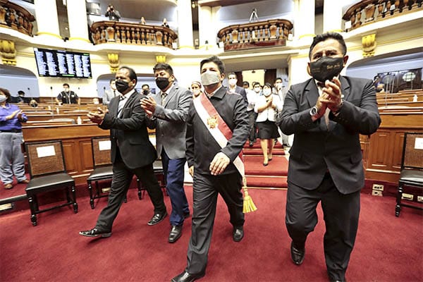 Perú tiene un presidente incompetente y Congreso totalmente desacreditado