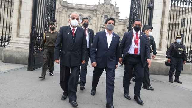 Gobierno e Iglesia ayer se reunieron a puerta cerrada