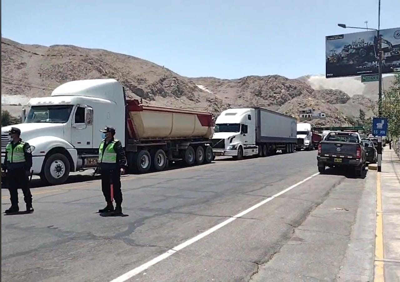 Transportistas en marcha rodante mientras que en grifos se acabó el GLP