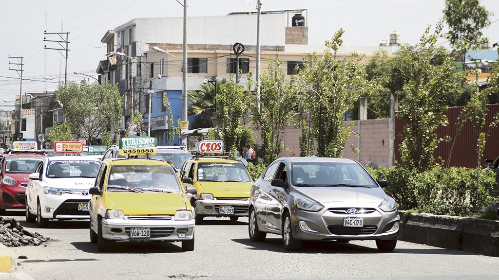 Casi 20 mil taxistas se sumarán al paro de transporte de carga