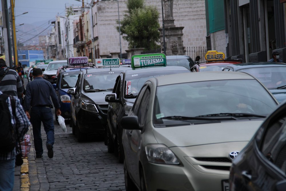 Casi 800 taxis dejarán de circular este año