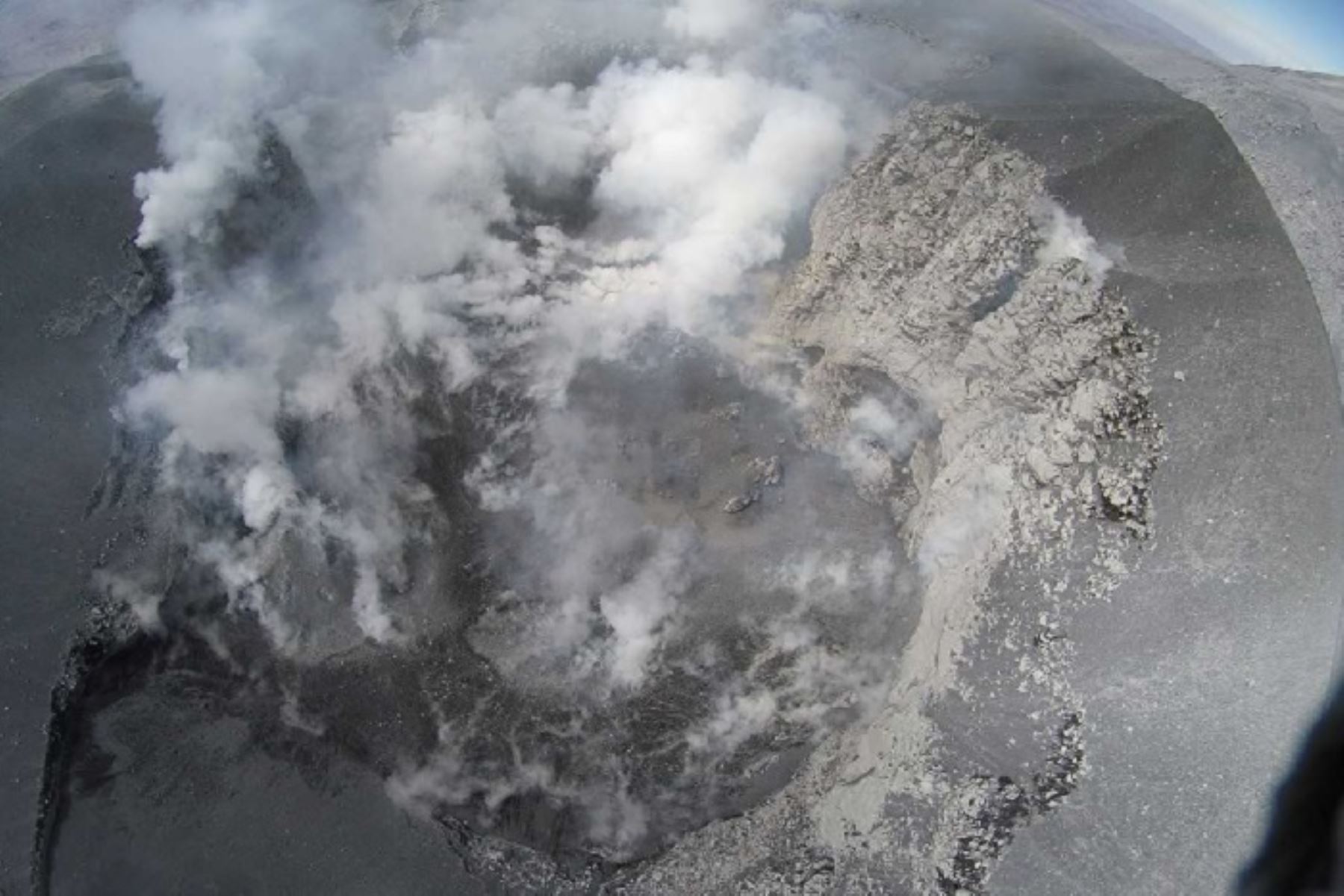 Proceso eruptivo del volcán Sabancaya es moderado