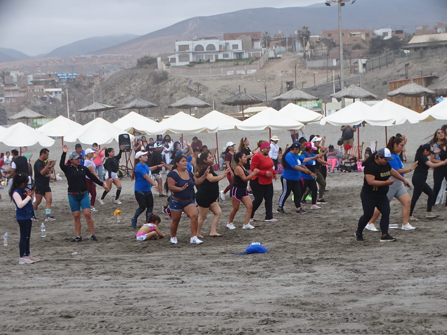 Miles de personas participaron del festival en playas de Mollendo