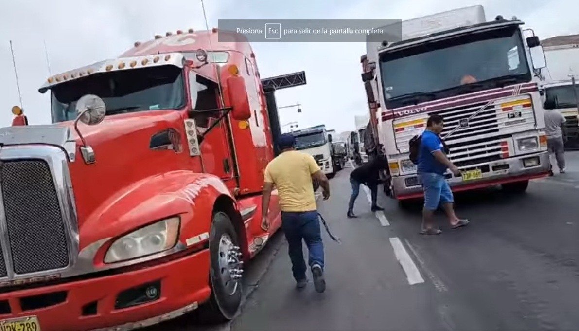 Estrategia policial permite el paso de vehículos por Panamericana