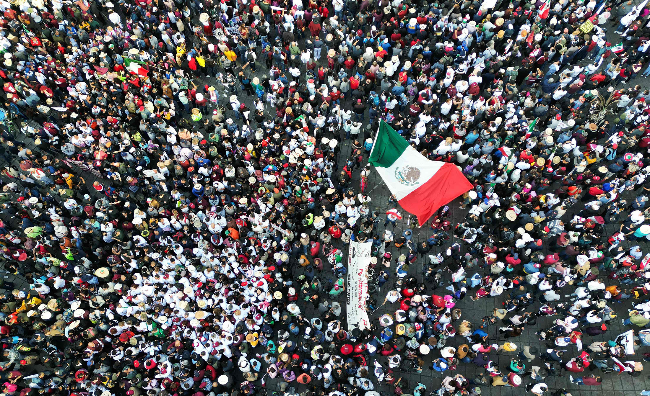 Marcha multitudinaria en México por 4 años de gobierno