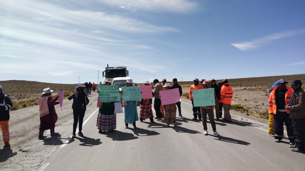 Pobladores de Caylloma protestan por abandono de carretera