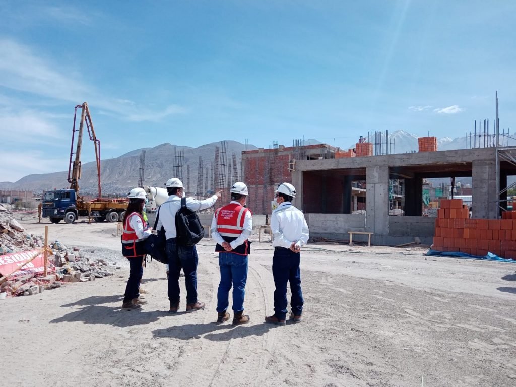 Pobladores del Cono Norte y obreros protestan por paralización de obras en GRA