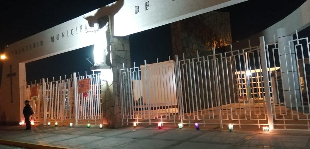 Iluminan cementerio de Sachaca en festividad de Todos los Santos