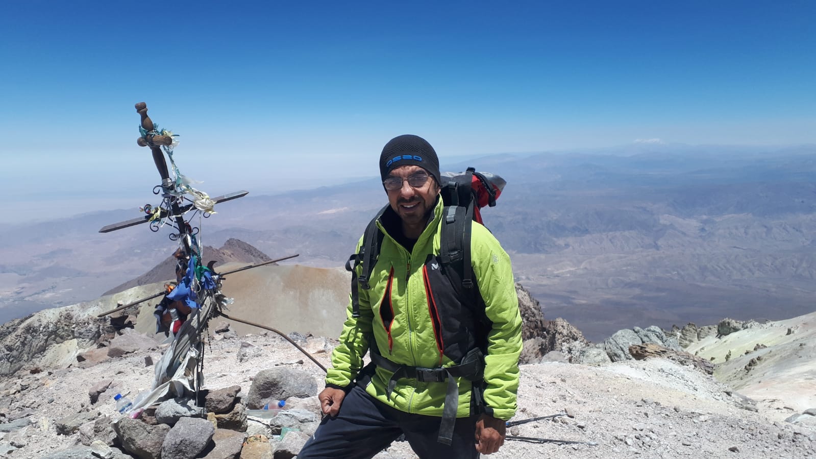 Deportista asciende al Chachani para ayudar a hogar de niños especiales