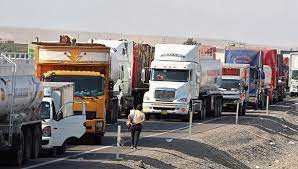 Primer día de paro de camioneros presenta bloqueos y agresiones