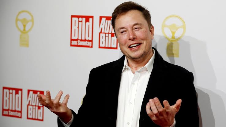 Elon Musk cierra oficinas de Twitter mientras comunica los despidos de más de 3 mil 700 empleados