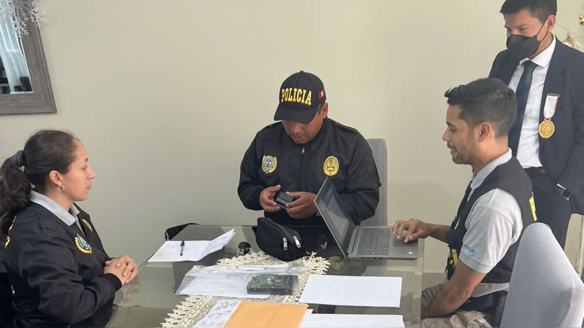 En megaoperativo detienen a tres generales de la PNP