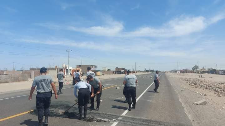 Panamericana Sur fue recuperada ayer por policías y militares