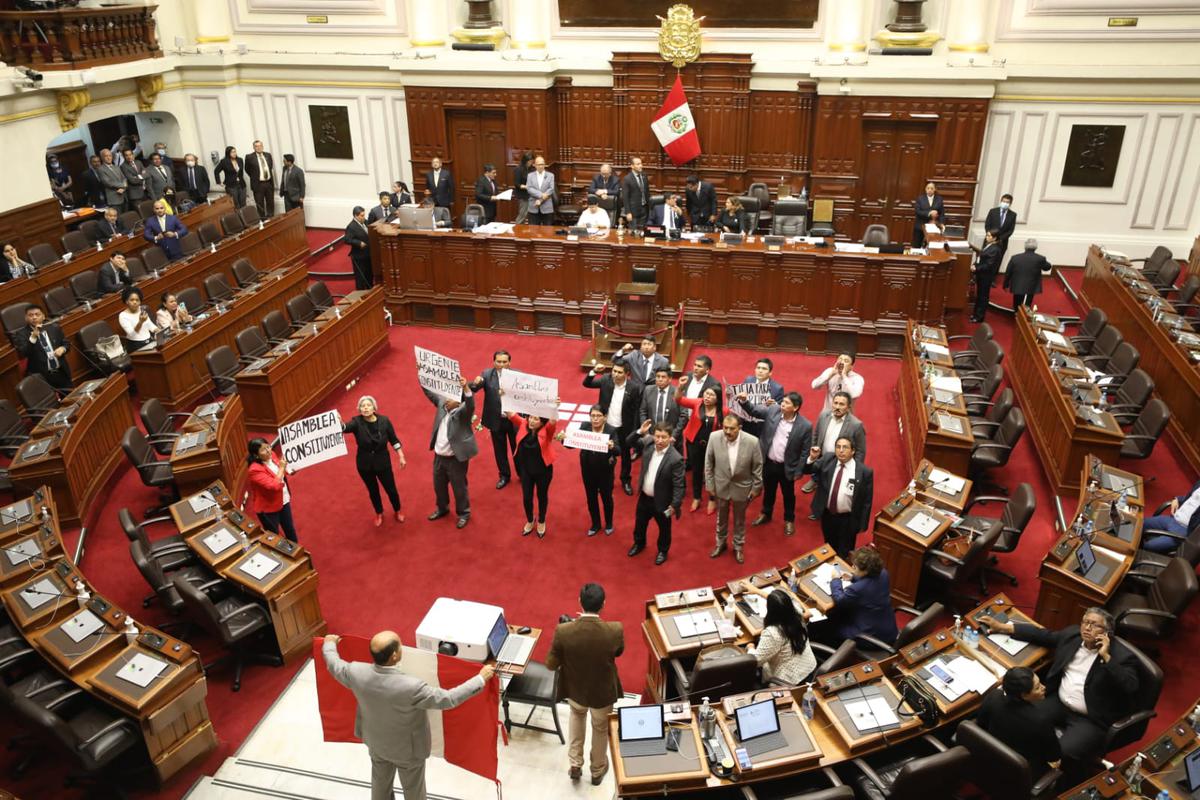 El martes verán en Congreso adelanto de elecciones