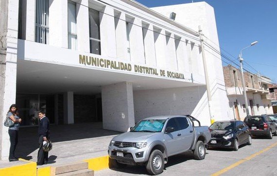 Repartieron polladas en camioneta del municipio de Socabaya