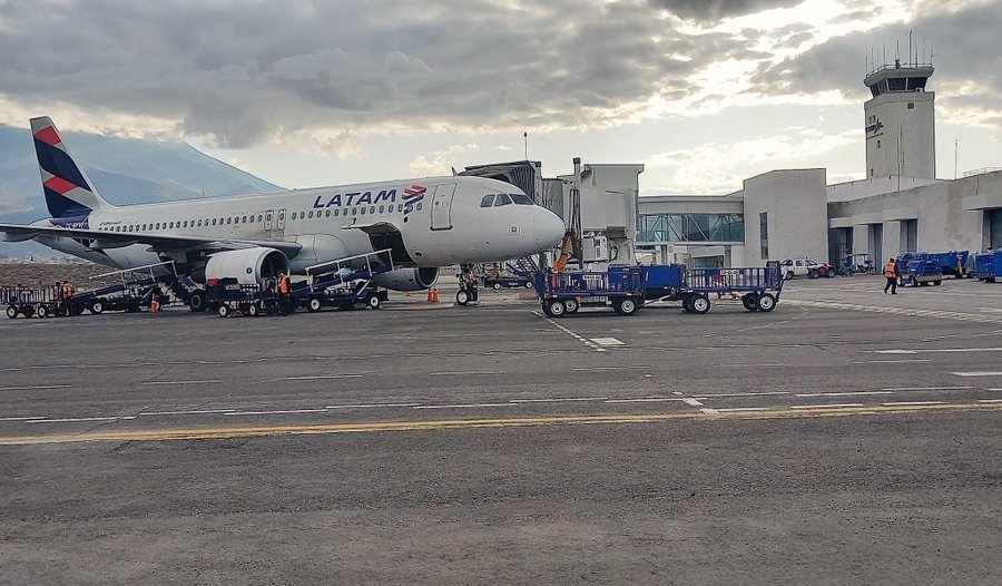 Aeropuerto de Arequipa reanudó ayer vuelos nocturnos