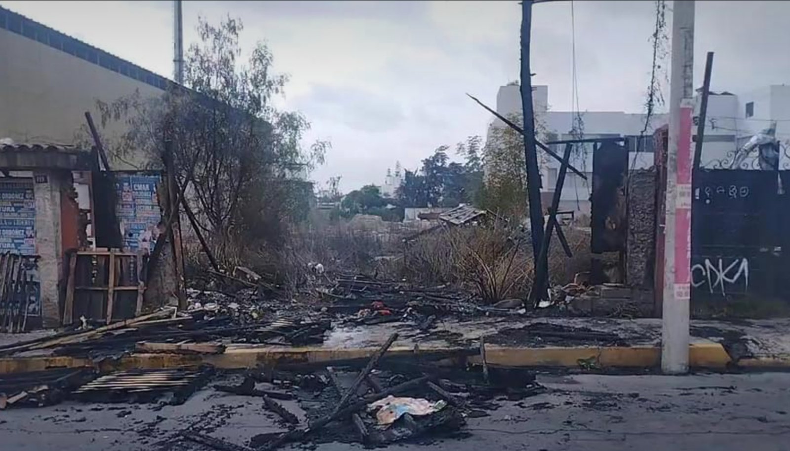 Incendio se registró en terreno baldío de avenida Parra