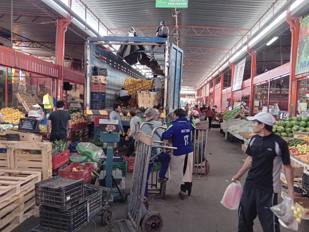 Reportan desabastecimiento de frutas y verduras en mercados Arequipa