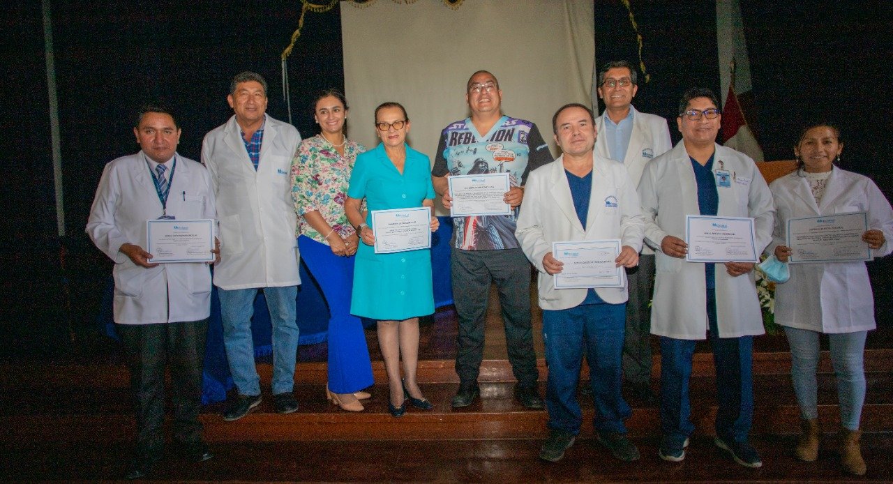 Médicos de Essalud Arequipa son premiados por investigaciones