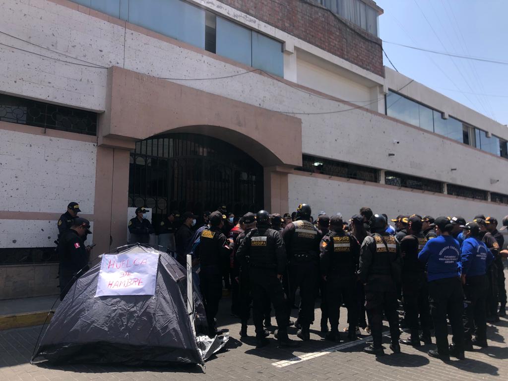 Serenos radicalizarían protesta con una huelga de hambre