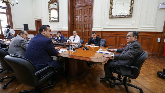 Ejecutivo inicia diálogo con bancadas de Congreso