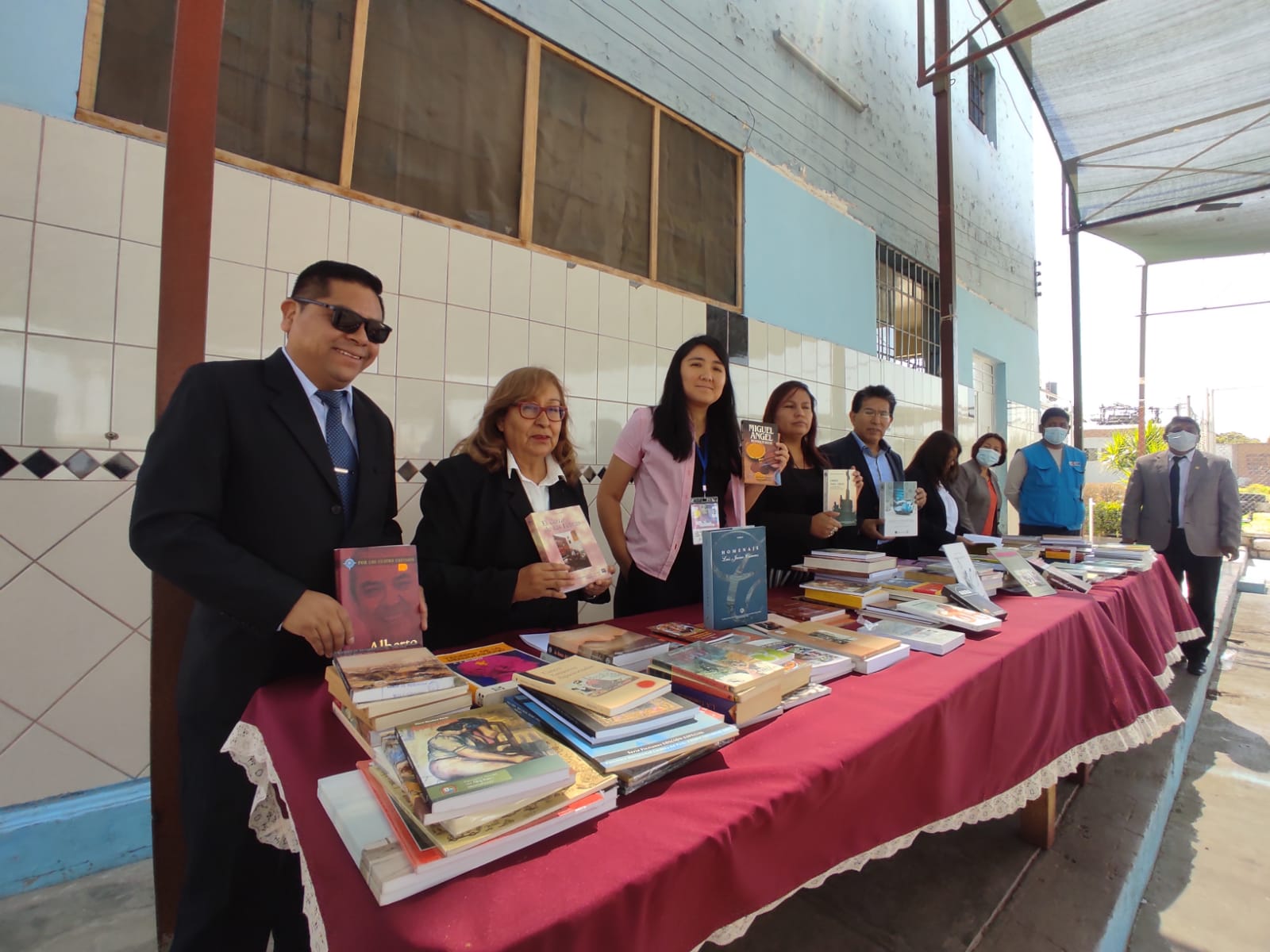 Festival del Libro donó 200 libros para Alfonso Ugarte