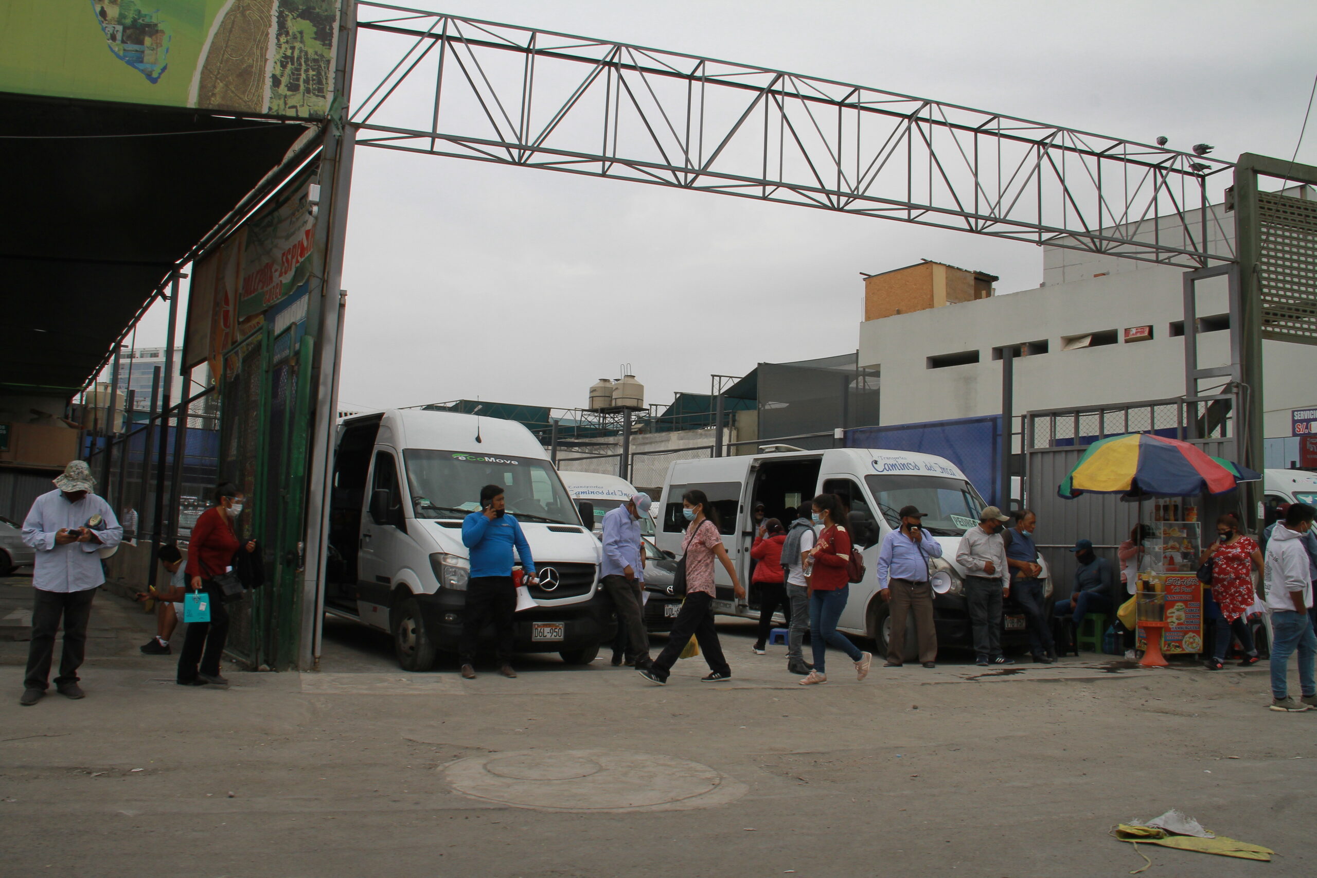 El 60% de terminales de minivans en Avelino Cáceres son informales