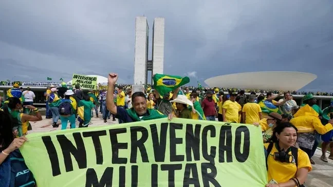 Invadieron sede de Palacio, Congreso y de la Corte Suprema en Brasil