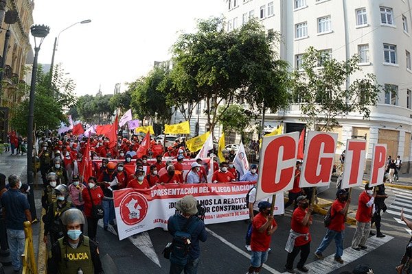 Los paros deben ser sin violencia