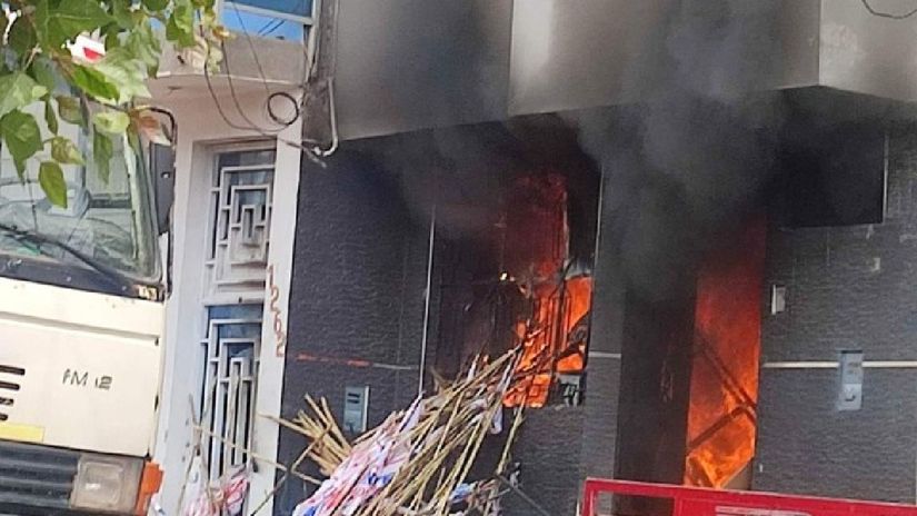 Huancavelica: Incendian parte casa del hermano del gobernador regional