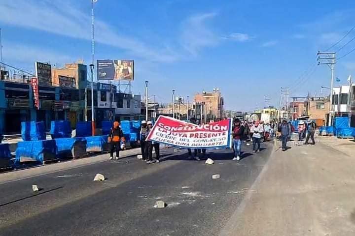 Un grupo de ciudadanos bloquearon ayer cruce de La Joya