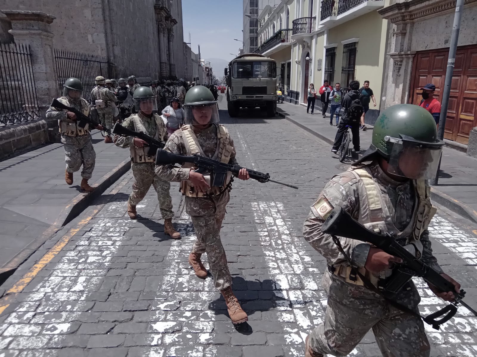 Aún no enviarán militares a Lima