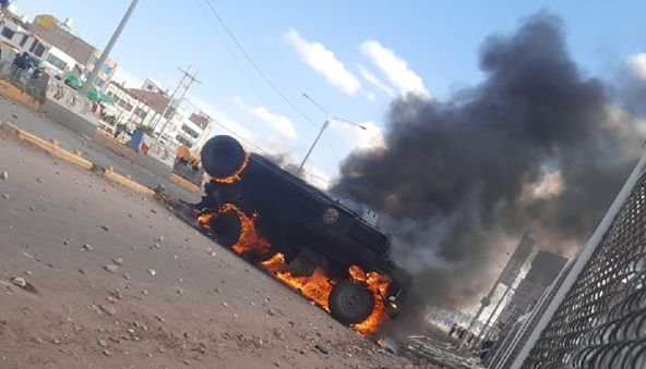 Violentos enfrentamientos entre policías y manifestantes en Juliaca