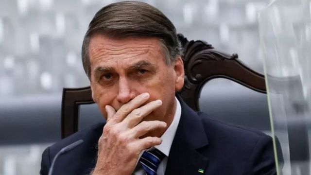 Gastos de Bolsonaro con tarjeta presidencial asombran a Brasil