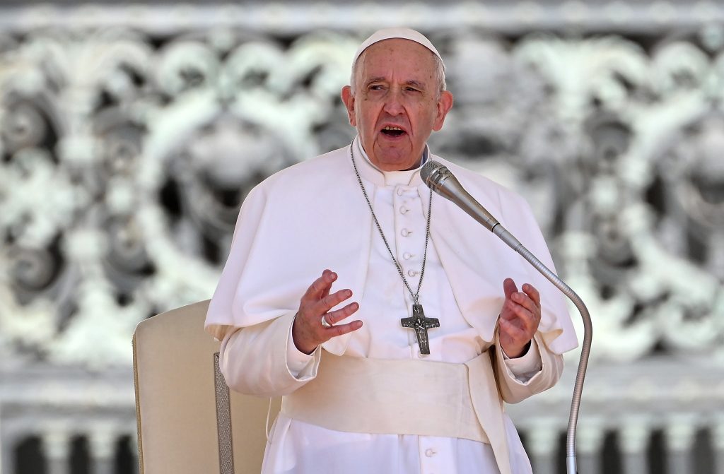 Papa Francisco pide eliminar raíces del “odio» que causaron el Holocausto