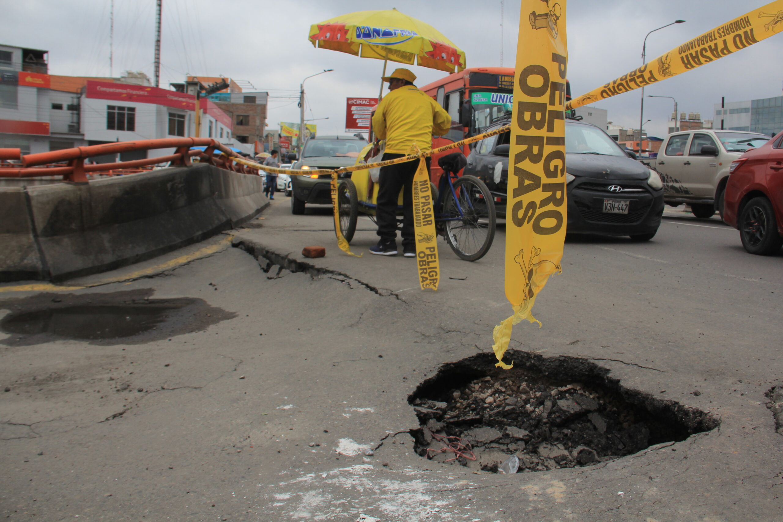 Aplicarán garantía de obra en óvalo de Los Bomberos para reparaciones