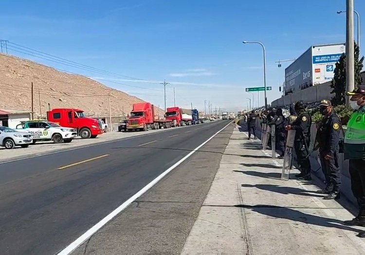 Vías bloqueadas por protestas siguen disminuyendo en el país