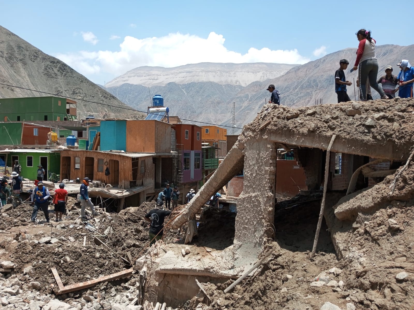 Bomberos viajan Secocha para ayudar en búsqueda y rescate