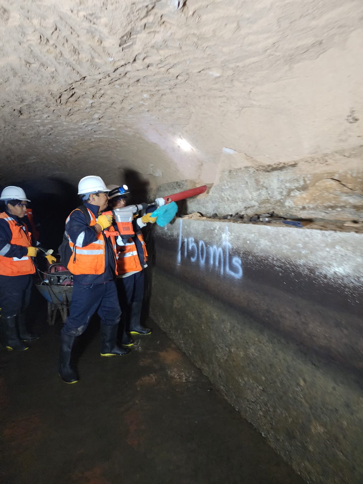 En canal de Zamácola realizan estudio de sismos y riesgos